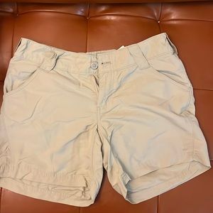 Columbia khaki shorts small